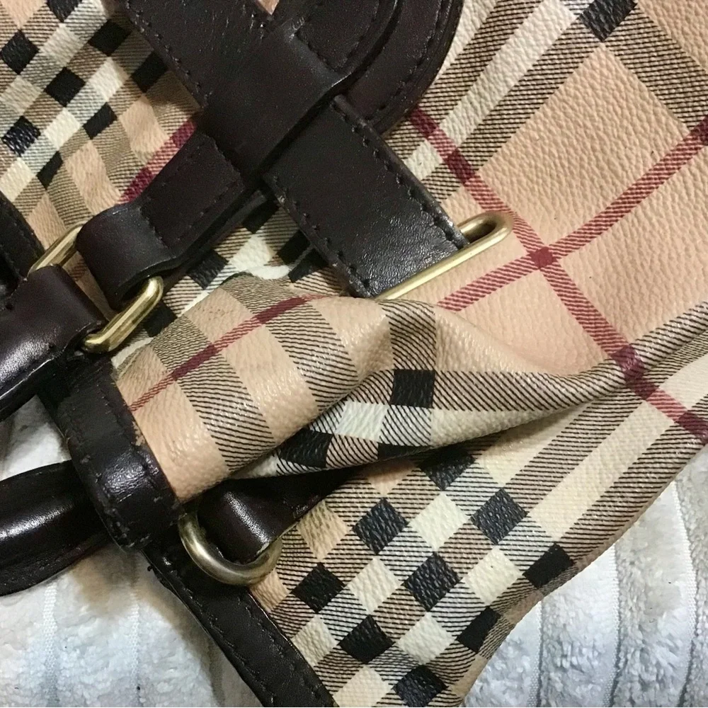 Burberry Bags - Picture 11 of 16